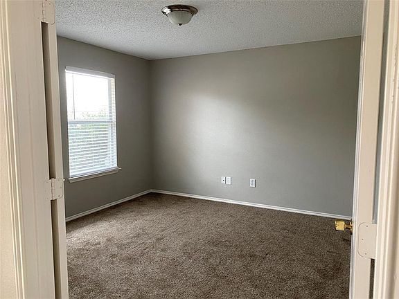 4th image of 1558 Crown View Dr
