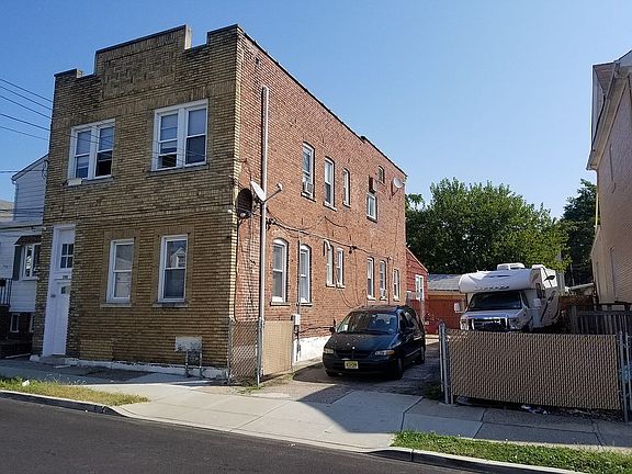 2nd image of 158 Lincoln Pl