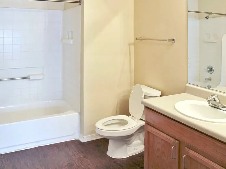 Cantibury Pointe Apartments — Photo 14