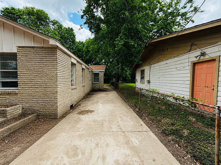 2310 Sonny Perkins St — Photo 14