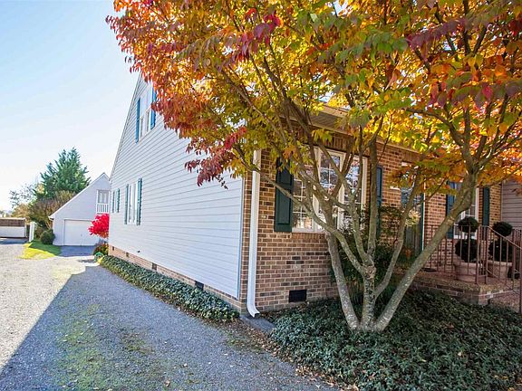 3rd image of 1032 Misty Ct