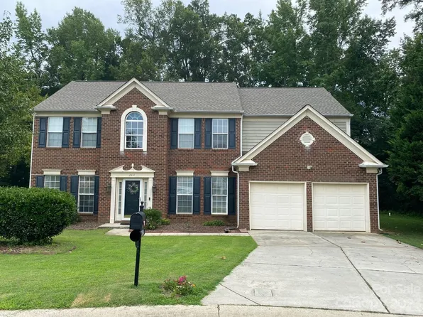 2837 Thornbush Ct, Charlotte, NC 28270