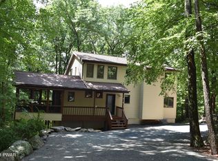 222 Broadmoor Dr, Lords Valley, PA 18428