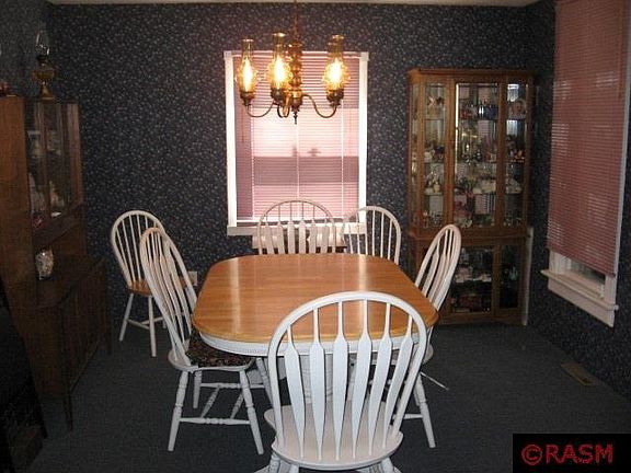 5th image of 432 E Blue Earth St
