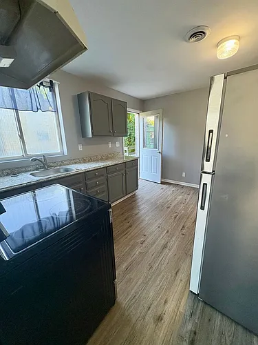 155 6th Ave Photo 1