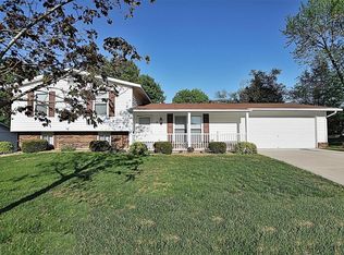18 Fernwood Dr, Saint Peters, MO 63376