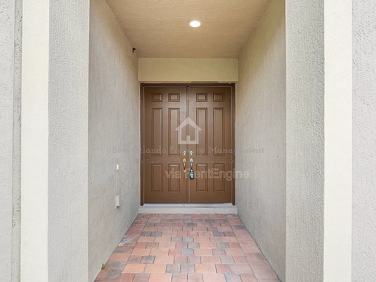 10466 Stapeley Dr — Photo 2