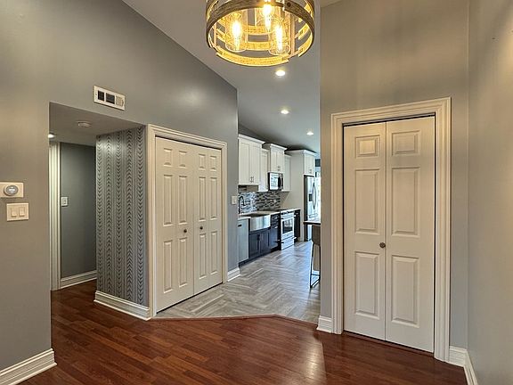 4th image of 9910 Treetop Dr APT 3W