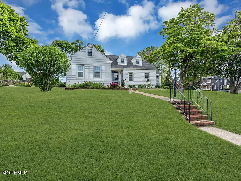 37 Highland Ave — Photo 55