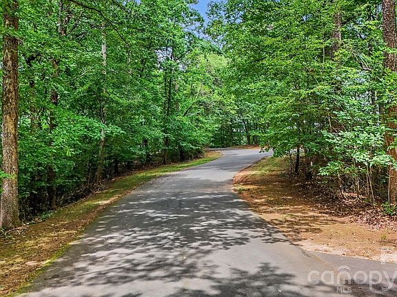3rd image of 29 Periwinkle Ln