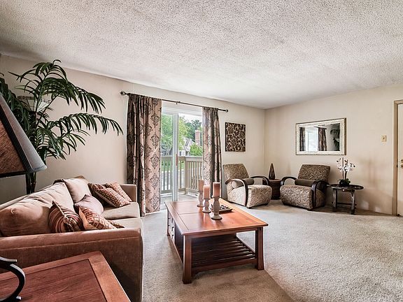 3rd image of 398 Enchanted Pkwy #503E-101