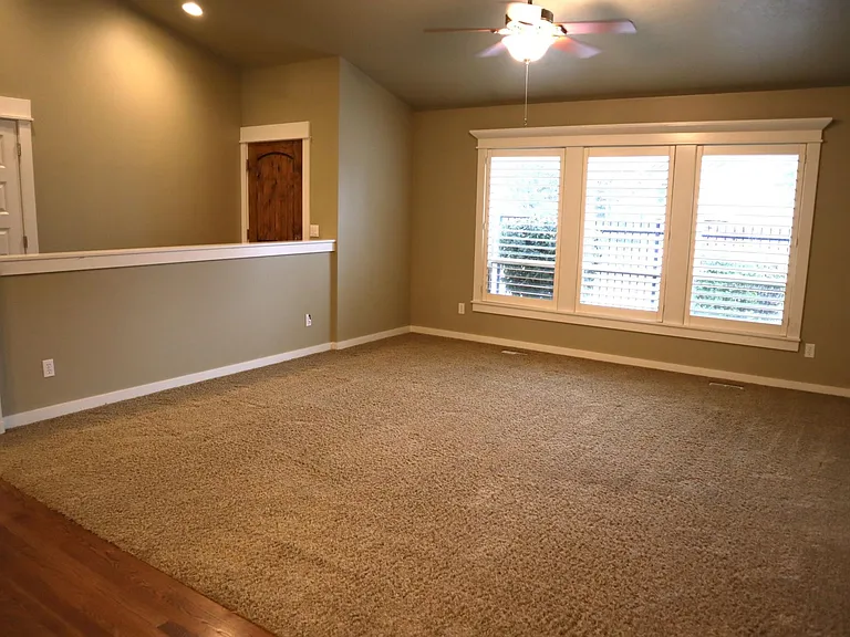 2895 E Deerhill Dr — Photo 4