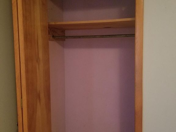 4th image of 102 N Lincoln St