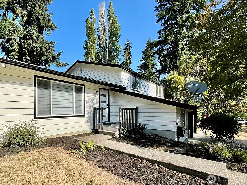 3rd image of 1261 150th Avenue SE