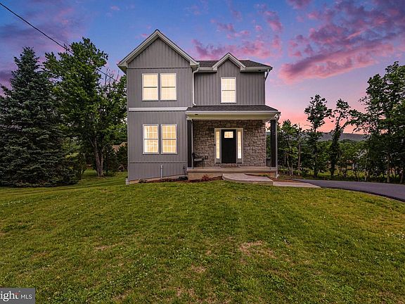 4th image of 12 Oak Ln