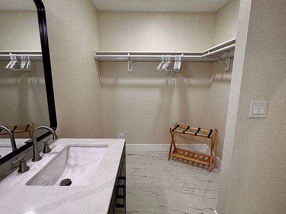 4th image of 3132 W Stonybrook Dr