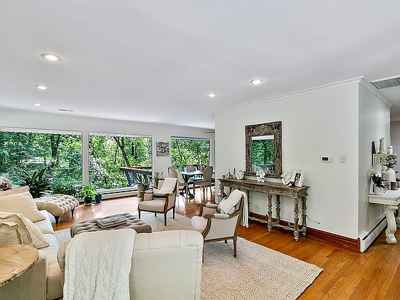 4th image of 9051 W 126th St