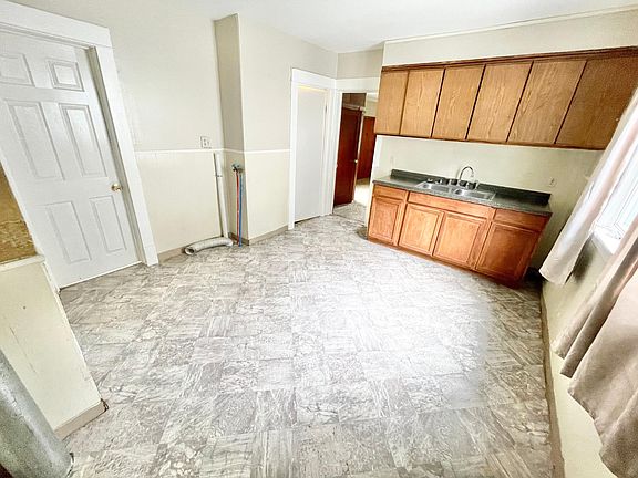 2nd image of 21 Dorris Ave