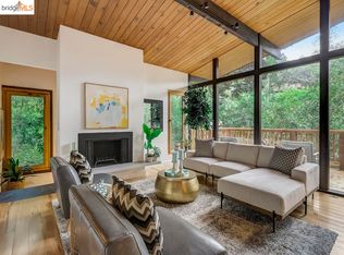 6715 Moore Dr, Oakland, CA