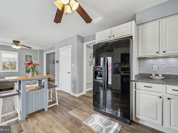 3rd image of 8223 Bear Creek Dr