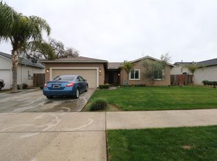 225 E Riverbend Ct, Visalia, CA 93291