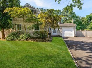 14 Elchester Dr, East Northport, NY 11731