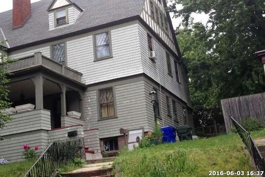 2nd image of 124 Mulberry St