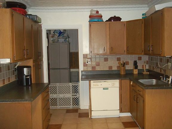 2nd image of 112 E 10th St