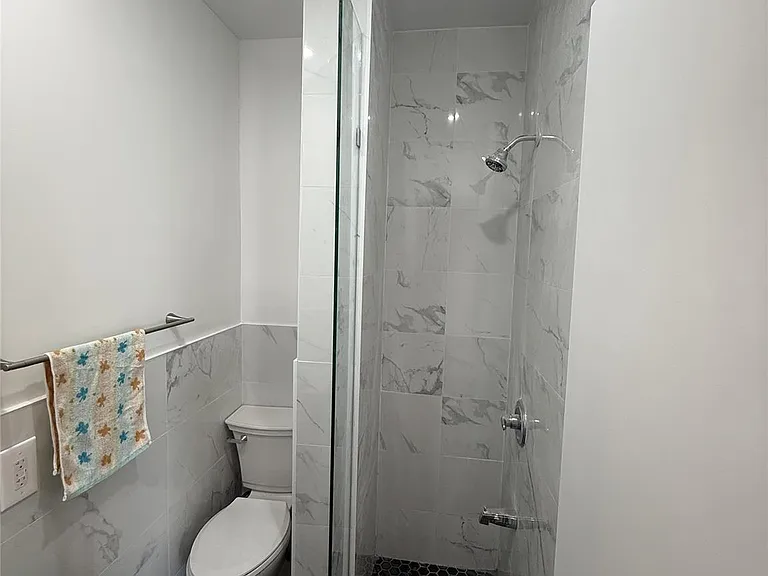 2528 Poplar St — Photo 9