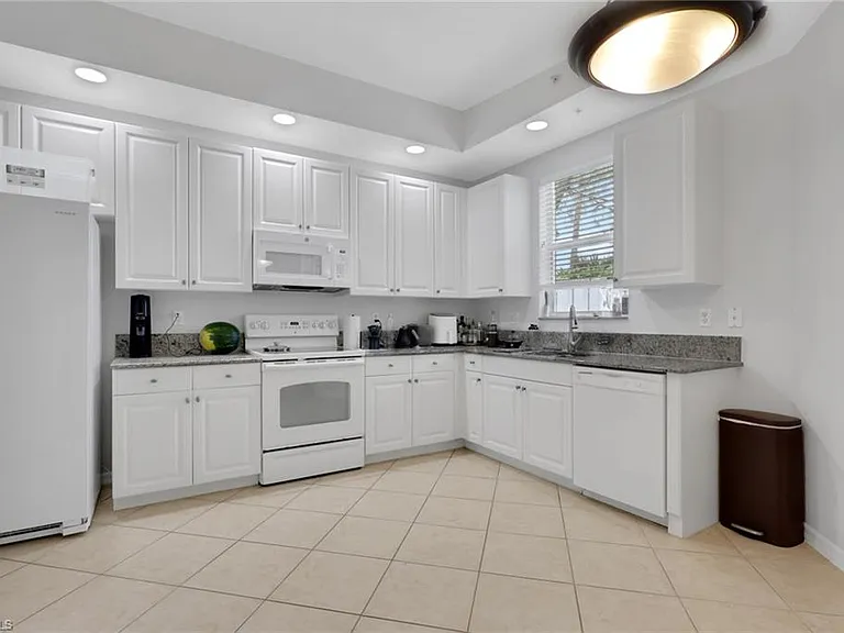 1335 Mariposa Cir #4103 — Photo 3
