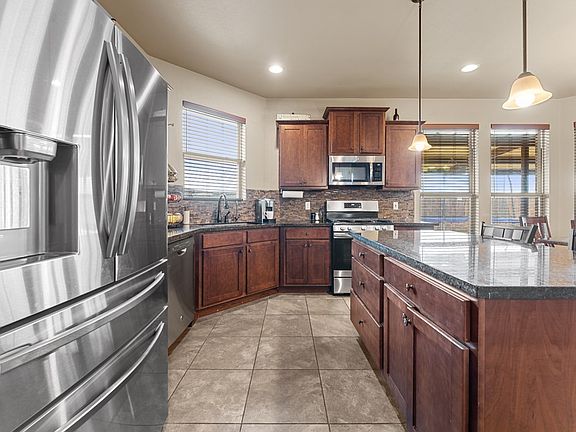 4th image of 20 Berkshire Cir
