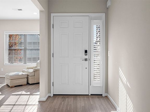 5th image of 111 Continental Ln