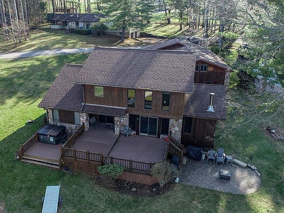2nd image of 874 White Oak Dr