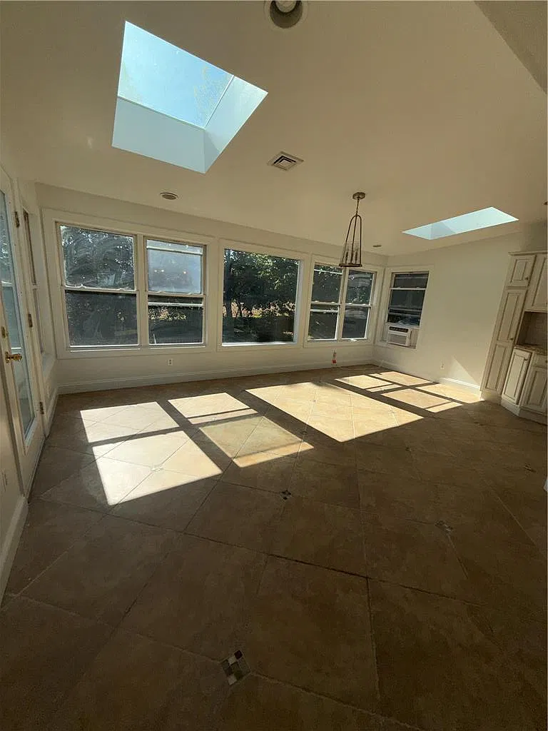 4 bed, 2.0 bath, 1890 sqft, $3,500 — Photo 4