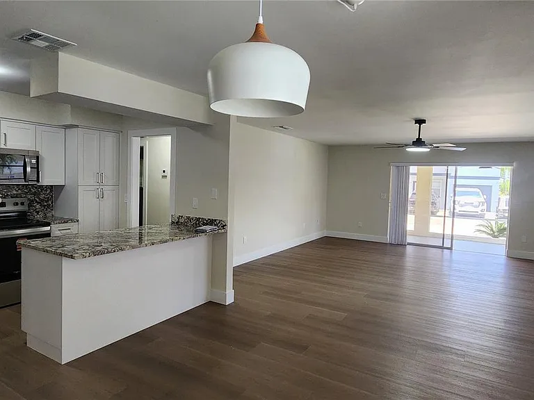 114 S Lakeside Dr #114 — Photo 4