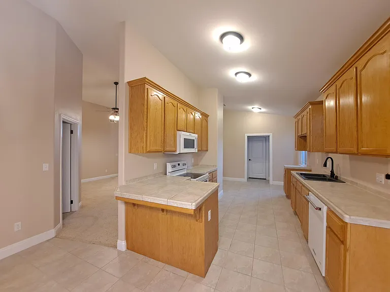 10601 Sheridan St — Photo 8