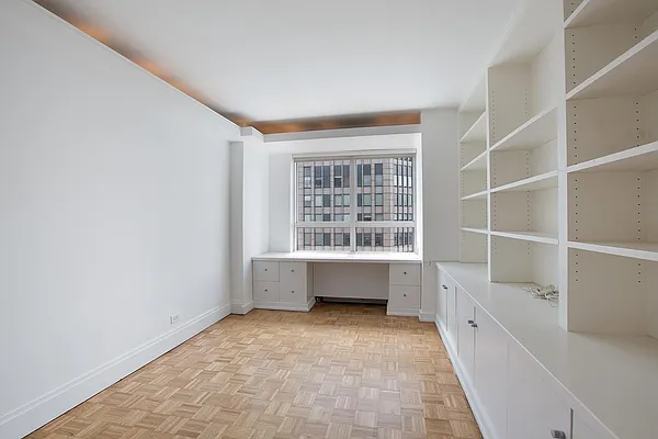 Sold by R New York | media 30