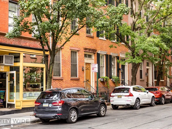 240 Waverly Place image 5 of 7