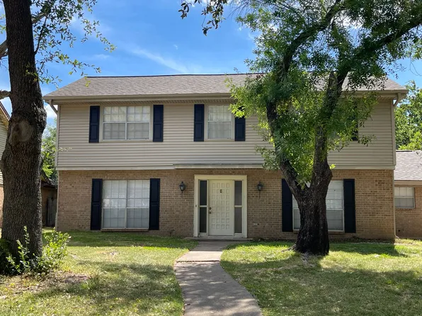 3803 Oak Ridge Dr, Bryan, TX 77802