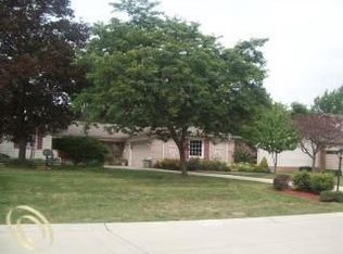 25223 Skye Dr, Farmington Hills, MI 48336