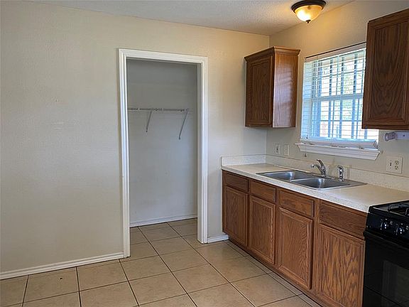 5th image of 4007 Vineyard Dr
