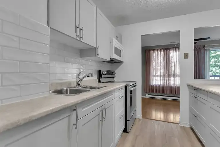 14 Greenview Dr #103 — Photo 11
