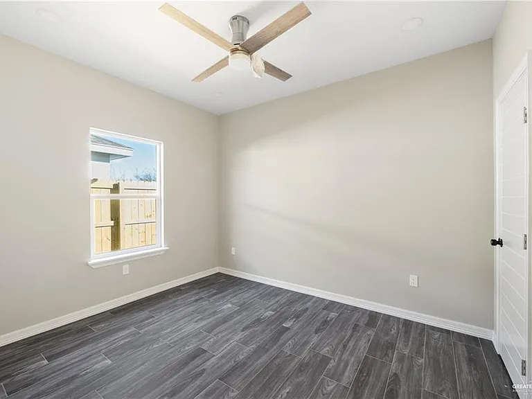 5701 Notre Dame Ave #4 — Photo 7