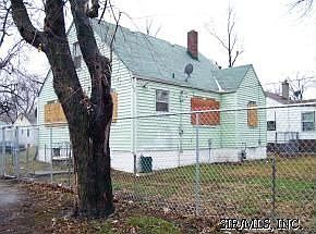 2nd image of 5447 Avon Pl