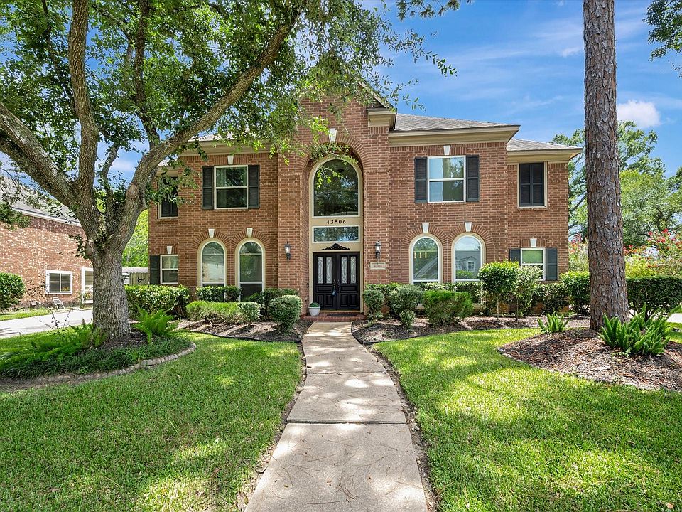 1st image of 4306 Island Hills Dr