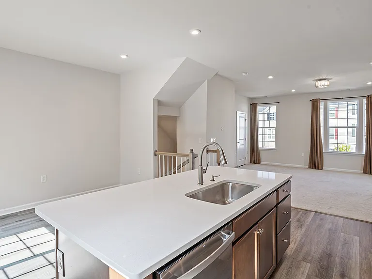915 Romeria Dr — Photo 17