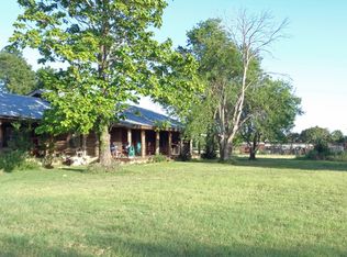 410 County Road 763, Devine, TX 78016
