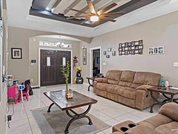 2nd image of 909 Emerald Ave