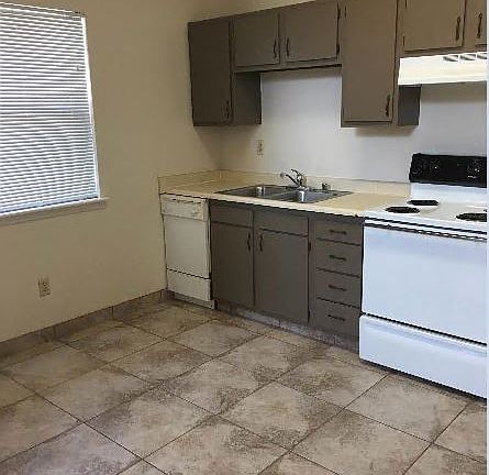 3rd image of 465 Salopek Blvd #3