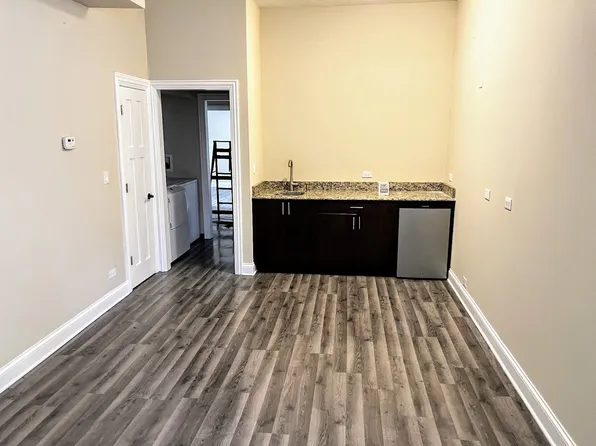 3650 W Diversey Ave #1R, Chicago, IL 60647